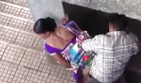 彼女は初めて隣人と最初に見ることに同意しました エロ ビデオ 女性