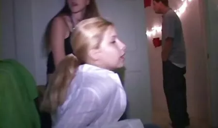 この女性は髪の穴のオナニーで彼女の自由な時間に火をつけた アダルト ビデオ 女性 向き