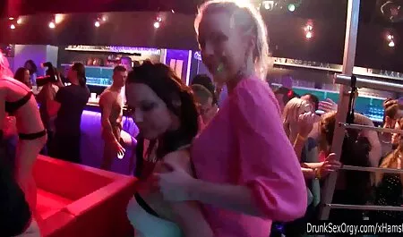 レズビアンはorgyによってザプール エロ ビデオ 女性