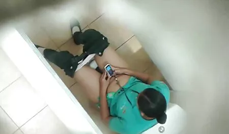 三人の男は女の子をつかんで、激しくレイプし始めました 女性 向け エロ ビデオ