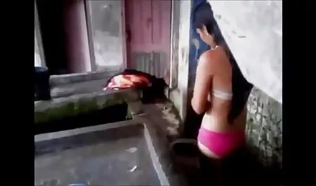送り女の子は滑りやお尻を与える エロ ビデオ 女性